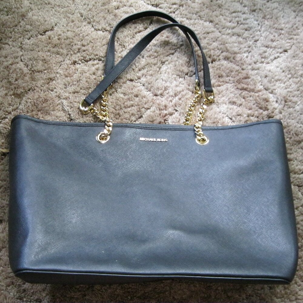 Michael by Michael Kors large purse zipper purse multiple compartments